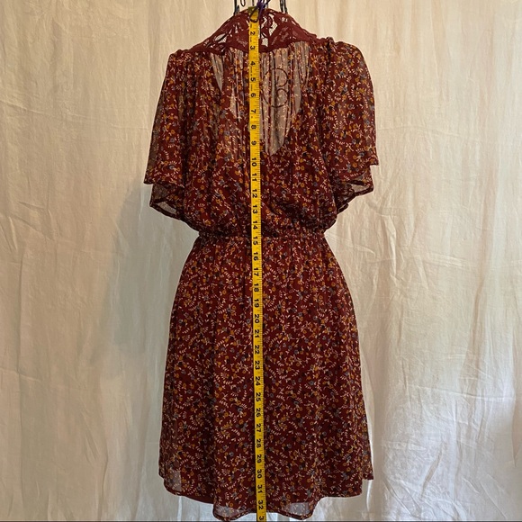 V neck dress w elastic waist. Size small Beautiful print perfect for fall! - Picture 3 of 8